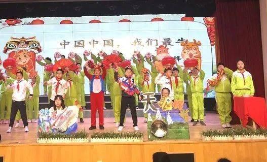 初中辍学12年，96，家里条件也不好，干了十年厨师，真的够呛了，真心想改变，比如说交钱学点技术，或？游戏画面